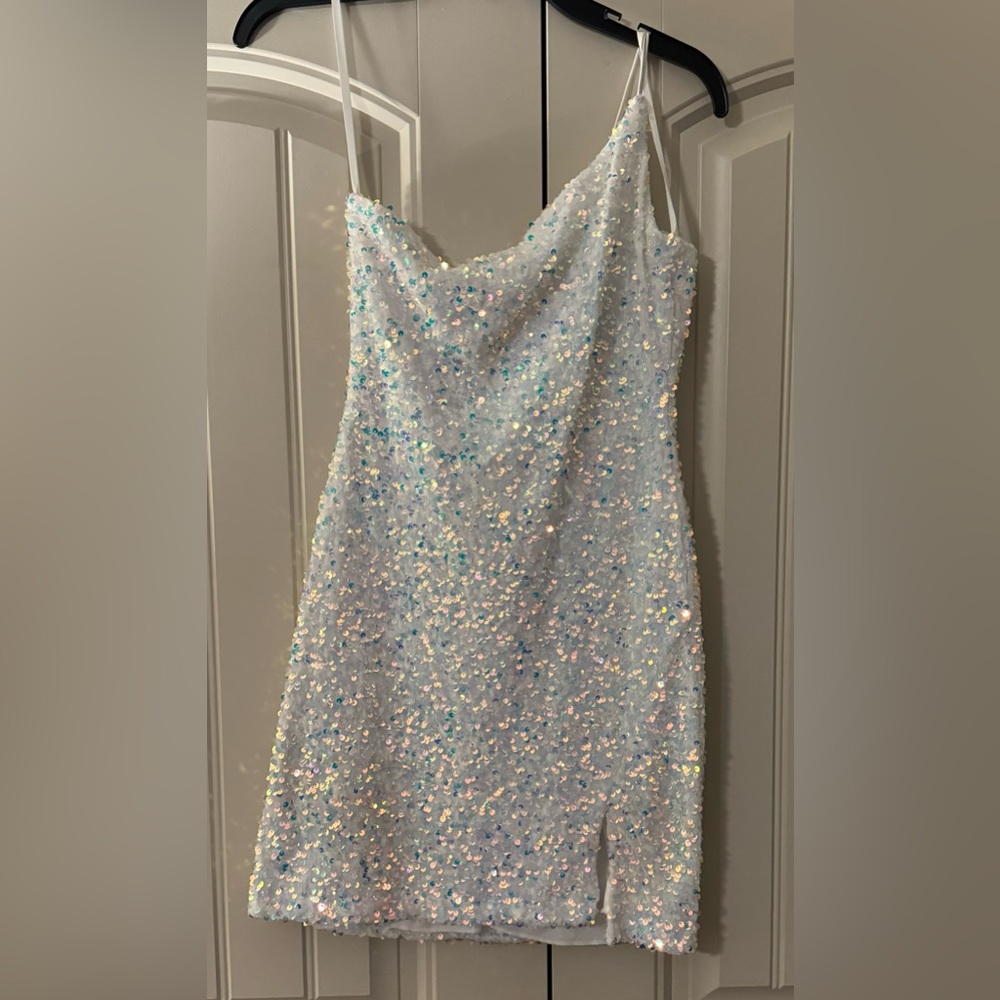 Windsor Katrina Sequin One-Shoulder
Bodycon Dress small.